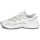 Cipők Rövid szárú edzőcipők adidas Originals OZWEEGO Fehér / Bézs