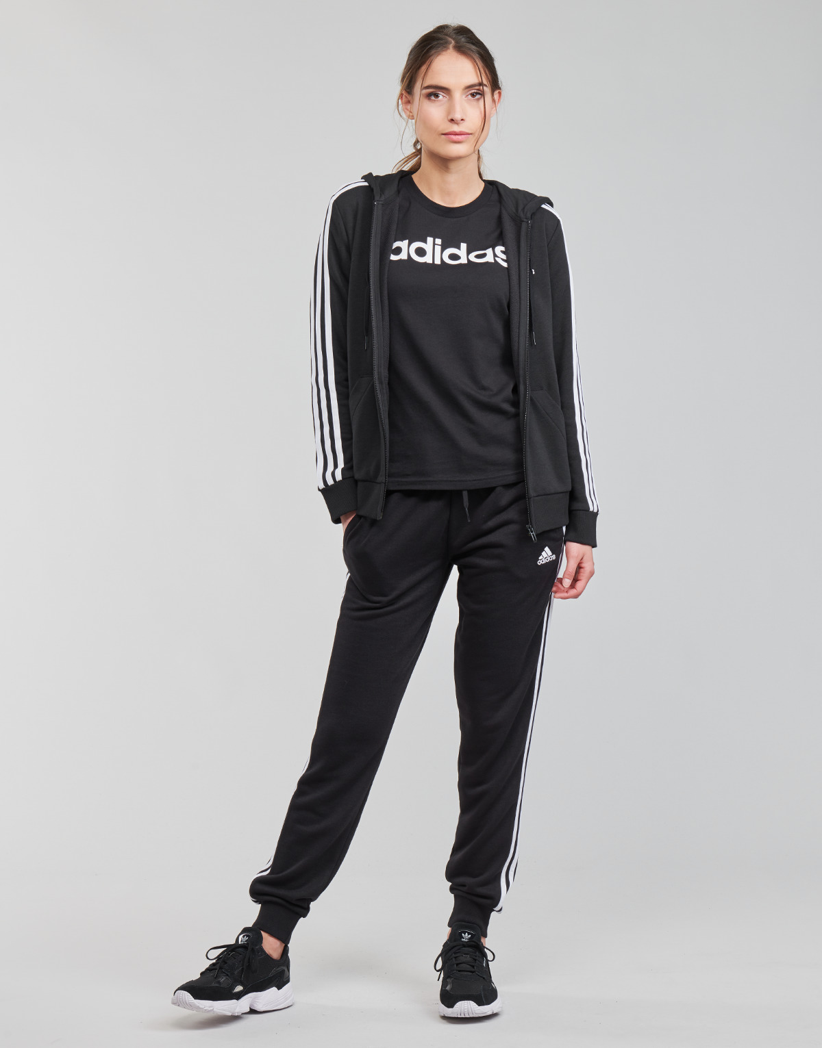 Ruhák Női Futónadrágok / Melegítők Adidas Sportswear WESFTEC Fekete 