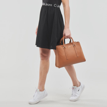 Calvin Klein Jeans CK ELEVATED TOTE MD Teve