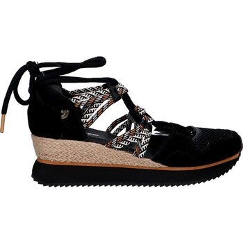 Cipők Női Rövid szárú edzőcipők Gioseppo SANDALIAS DEPORTIVAS IONA MUJER  71090 Fekete 